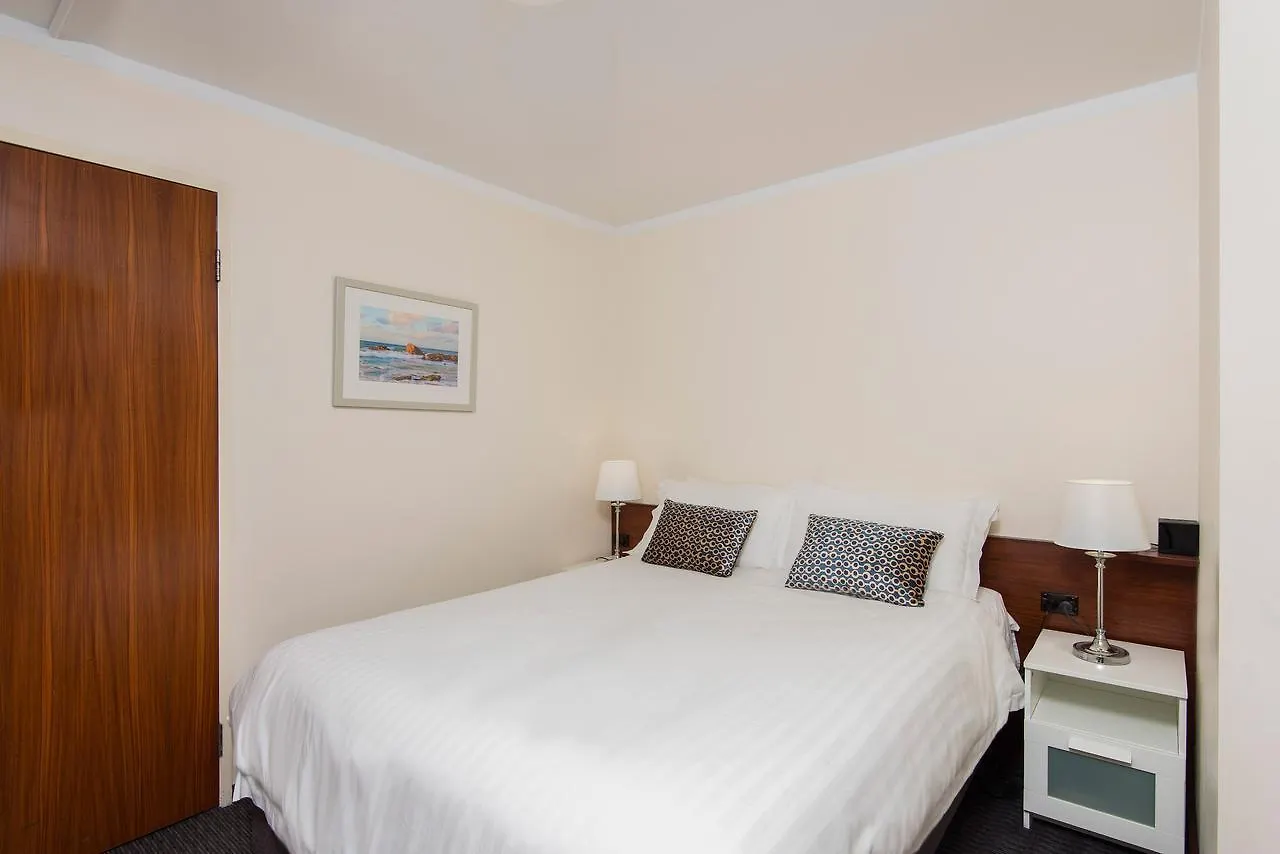 Trinity On Hampden Hotel Crawley